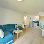 شقة Subtelne I Stylowe Sun Seasons 24 W Karpaczu Z Umeblowanym Balkonem By Renters *