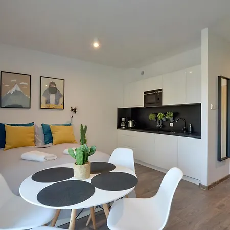 Subtelne I Stylowe Sun Seasons 24 W Karpaczu Z Umeblowanym Balkonem By Renters * 卡尔帕奇