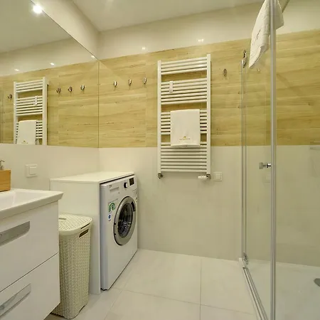 Subtelne I Stylowe Sun Seasons 24 W Karpaczu Z Umeblowanym Balkonem By Renters 公寓 卡尔帕奇