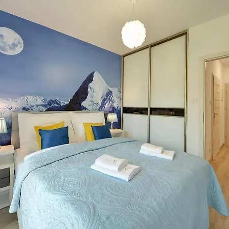 Subtelne I Stylowe Sun Seasons 24 W Karpaczu Z Umeblowanym Balkonem By Renters Apartamento